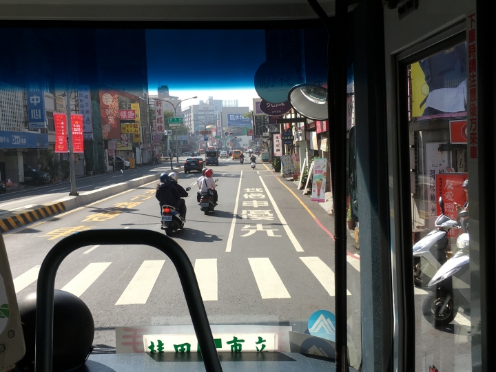 和公車搶道？