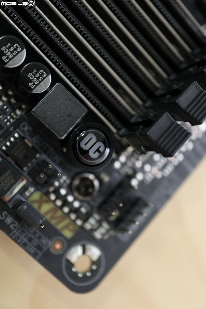 [開箱]  Z390 散熱用料強化中高階誠意之作 Z390 AORUS MASTER 大師超頻