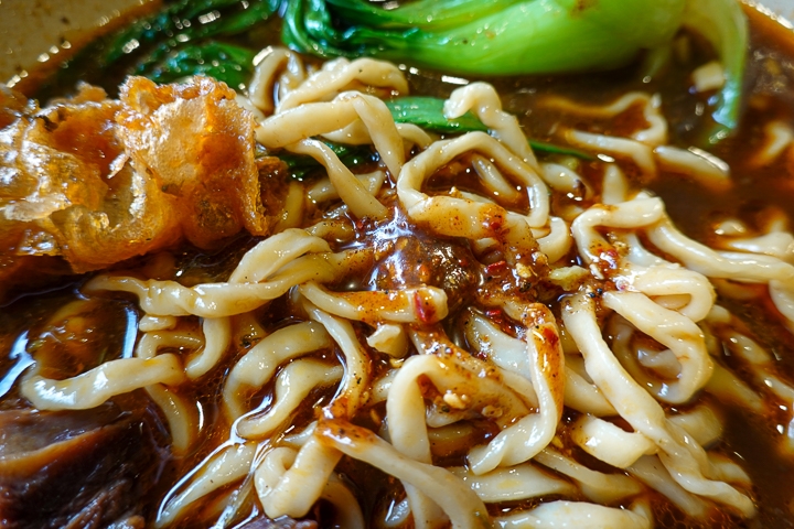 狂妄的國宴級牛肉麵！Michael前往掌門東豐店踢館Michael大廚！