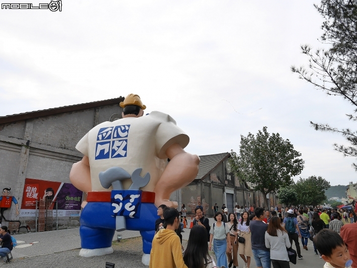 高雄市 鹽埕區 駁二藝術特區 大勇/蓬萊倉庫 — 多了輕軌,充滿文創氣息的海濱園區
