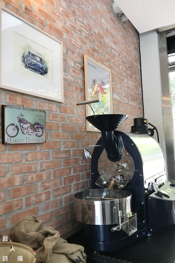 台中大坑《D.M Cafe手沖咖啡·現磨鮮萃茶.大坑店》