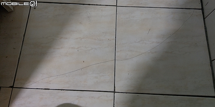 地板磁磚裂開什麼造成的?