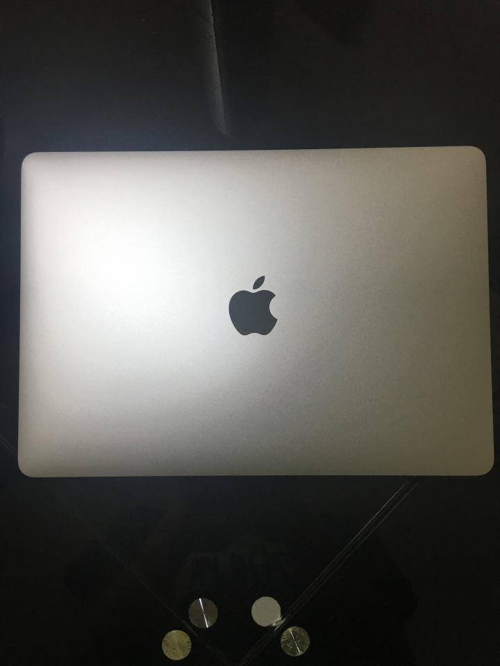 MacBook Pro螢幕鍍膜脫落＆鍵盤維修經驗