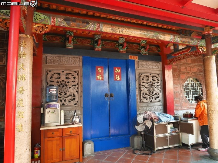 高雄 鳳山 鳳山龍山寺 — 精雕細琢的鳳山在地居民信仰中心