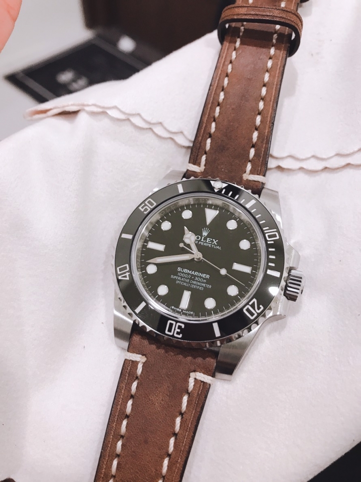 [開箱] Rolex勞力士黑水鬼114060開箱&更換皮錶帶