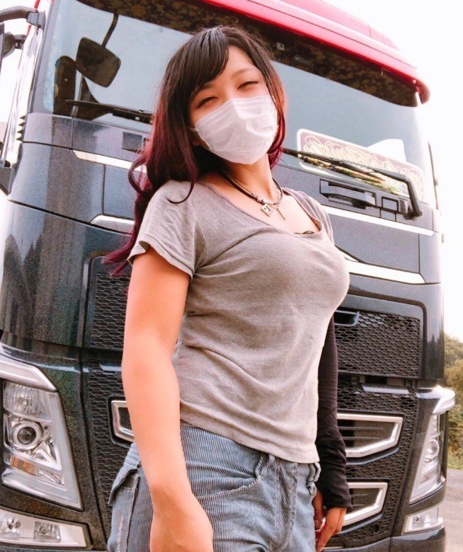 超辣！F罩杯超「胸」狠 她的職業竟是大卡車司機