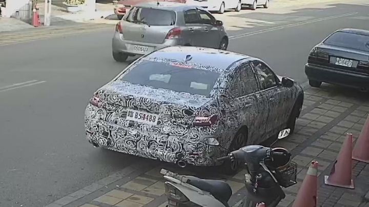 偽裝車就在門外，猜猜啥車？