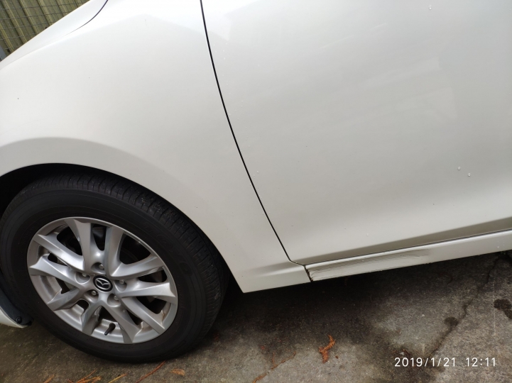 求救，撞壞老公的車