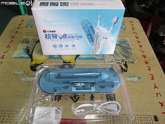 (開箱)日本【大京電販】 "無線充電式潔牙靚白組" (電動沖牙機+電動牙刷)。