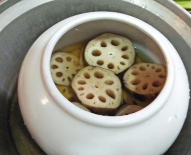 電鍋+煎鍋併用下飯菜：豆油伯春源醬油&蓮藕燉燜肉