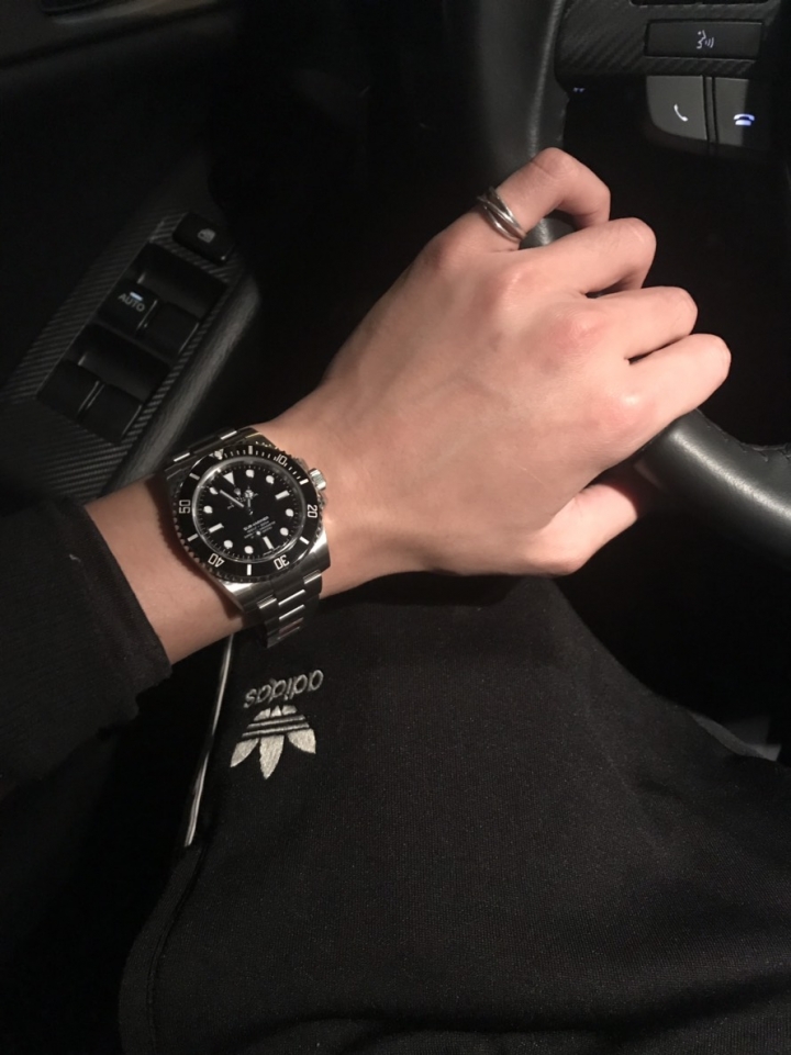 [開箱] Rolex勞力士黑水鬼114060開箱&更換皮錶帶