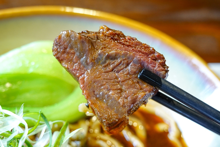 狂妄的國宴級牛肉麵！Michael前往掌門東豐店踢館Michael大廚！