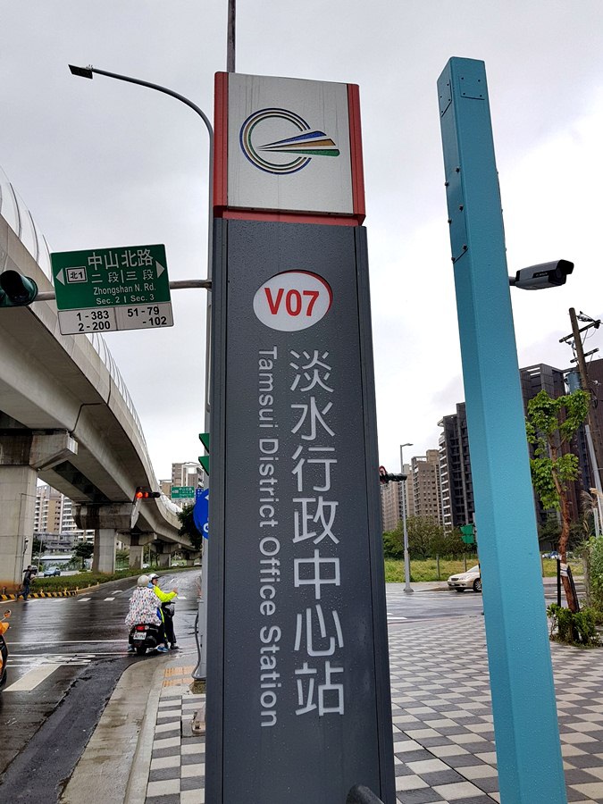 [新北市淡水區捷運]淡海輕軌 2018/12/24開始試營運 免費搭乘一個月 半日遊之淡水行政中心站v.s.淡海新市鎮站v.s.竿蓁林站 參觀幾米裝置藝術療癒大小朋友的心~