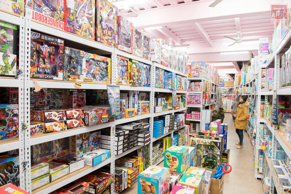 【台南賣場】便宜玩具倉庫｜日韓台玩具批發｜大型玩具賣場~亞細亞toys批發家族台南店