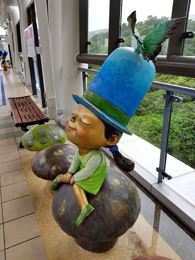 [新北市淡水區捷運]淡海輕軌 2018/12/24開始試營運 免費搭乘一個月 半日遊之淡水行政中心站v.s.淡海新市鎮站v.s.竿蓁林站 參觀幾米裝置藝術療癒大小朋友的心~