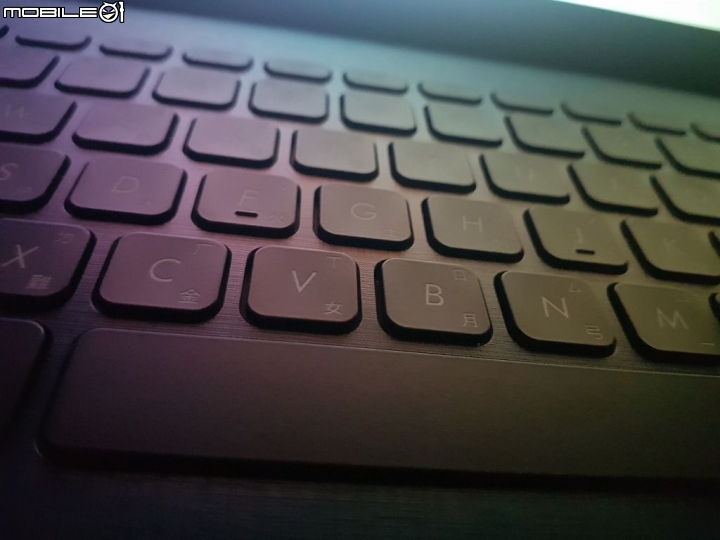 VivoBook S15 躍動綠 少見的特殊顏色筆電入手開箱
