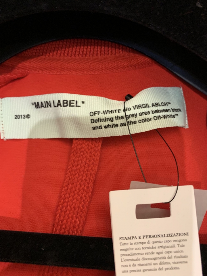 「波特先生開箱」Off-white 紅色運動外套及Balenciaga 藍色真皮手環