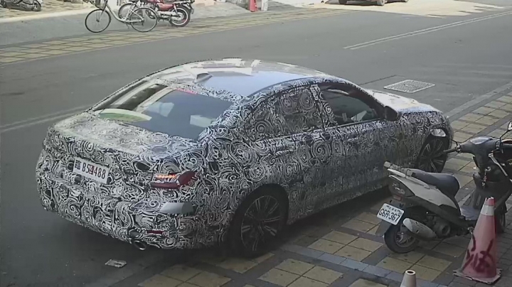偽裝車就在門外，猜猜啥車？