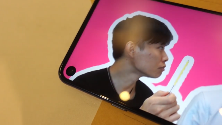 三星Galaxy A8s 快速上手體驗