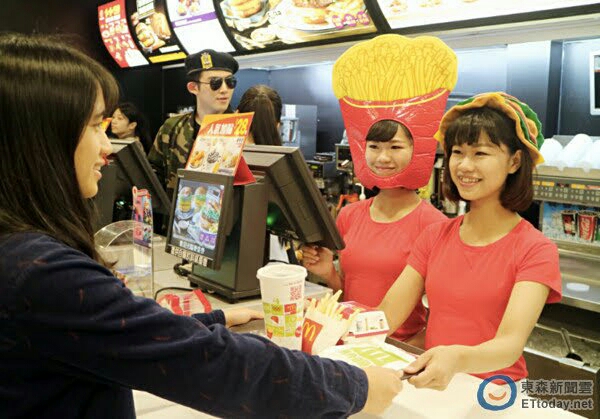 [新聞] 麥當勞也調漲！多項堡類漲3元 12樣餐點將停售