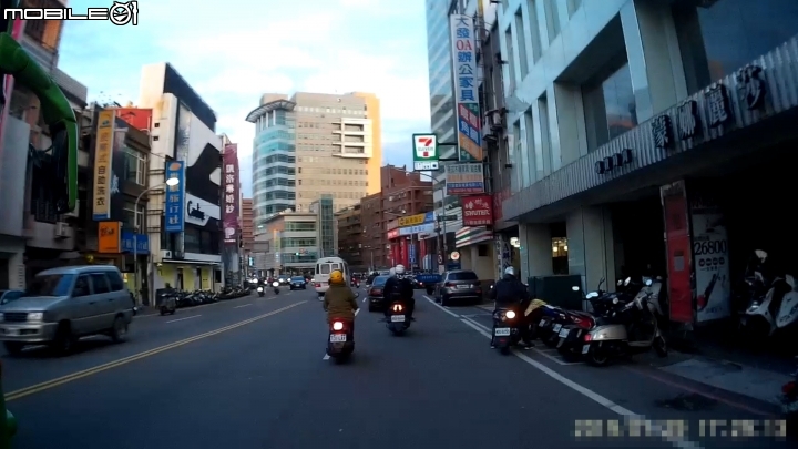請問我該以禮讓公車為榮耀嗎?