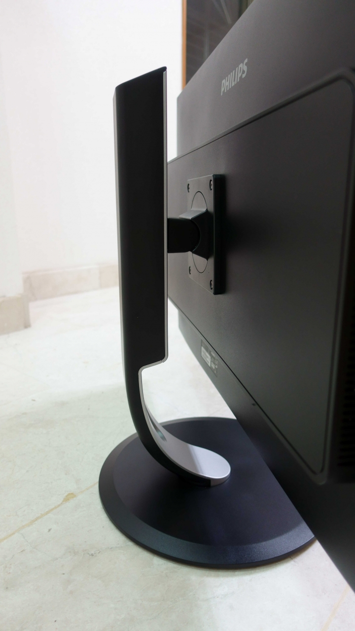 [簡單開箱] PHILIPS 328P6VUBREB