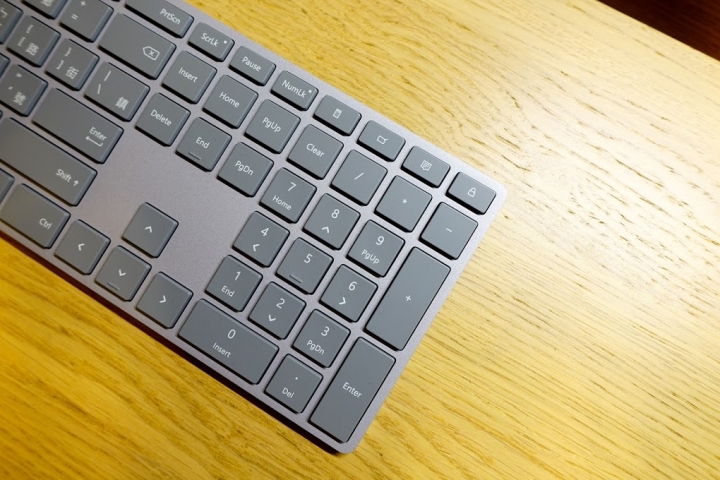 【開箱】新桌面迎新年:Probase X、指紋時尚鍵盤、精準滑鼠