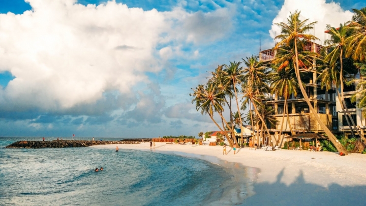 馬爾地夫居民島當地生活與絕美夕陽！5分鐘帶你環島居民島Maafushi (下集)｜馬爾地夫 EP 9｜居民島｜旅行，路上。