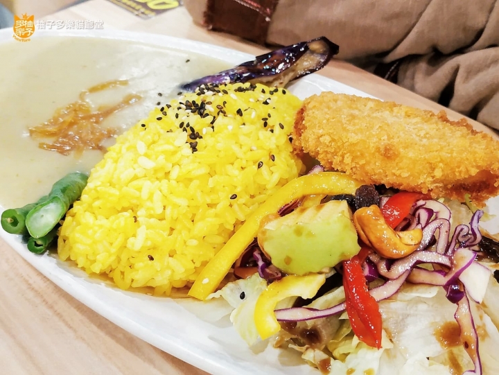 伽哩咖哩玉波堂：信義誠品美食街裡，有四種蔬食咖哩可選的爽口素食餐