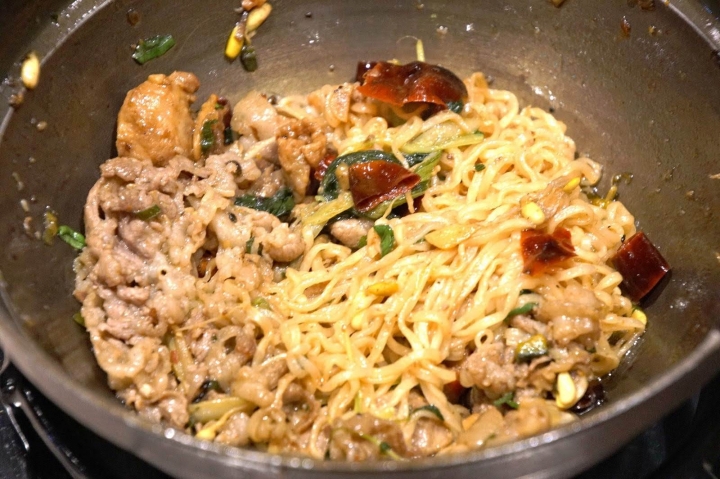 [台南][東區] 老北京香辣乾鍋 台南旗艦店｜食記