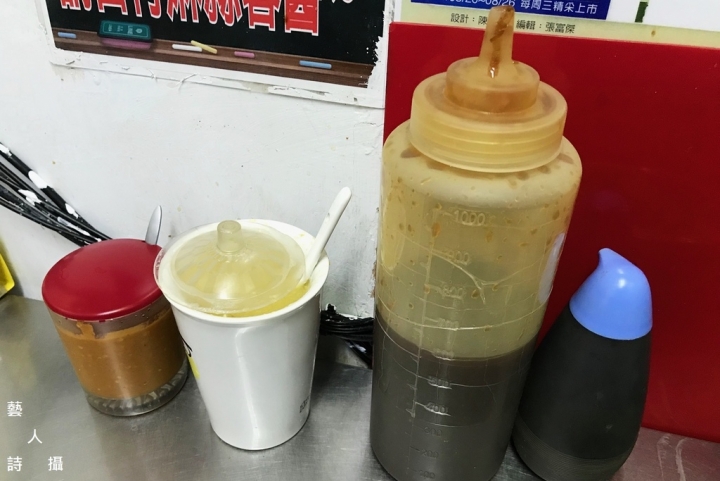 擺盤像座山的臭豆腐！同心大腸蚵仔麵線x臭豆腐
