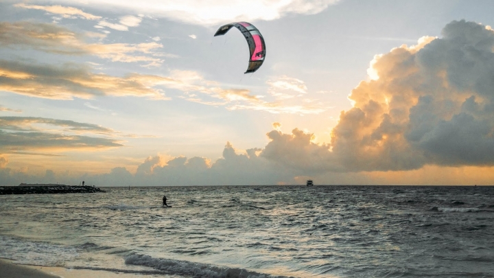 馬爾地夫居民島當地生活與絕美夕陽！5分鐘帶你環島居民島Maafushi (下集)｜馬爾地夫 EP 9｜居民島｜旅行，路上。