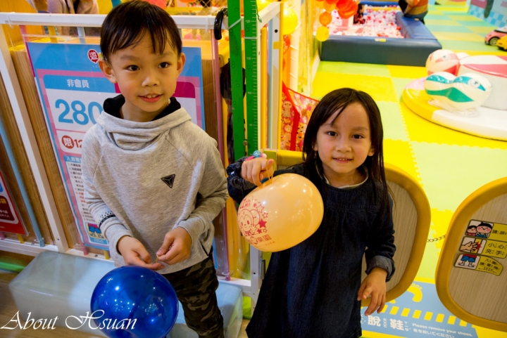 桃園遠東百貨-遊戲愛樂園。小女孩化身為紅心皇后