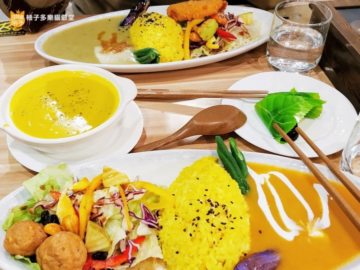 伽哩咖哩玉波堂：信義誠品美食街裡，有四種蔬食咖哩可選的爽口素食餐