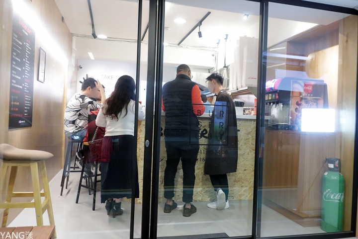 【信義區】BURGER OUT，美式炸雞漢堡大口吃