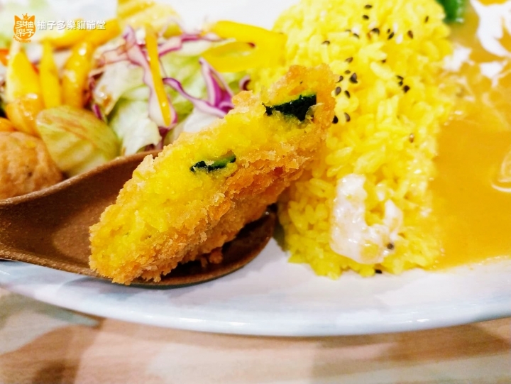伽哩咖哩玉波堂：信義誠品美食街裡，有四種蔬食咖哩可選的爽口素食餐