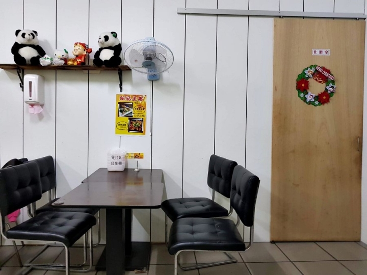 苗栗縣頭份市詠記蒸餃/甜不辣/冰飲品/炸物[干貝/鮮蝦/鮮肉] 小籠湯包 食記 ~ 平價~ 態度親切~滿0可外送