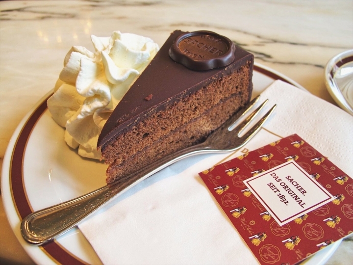 【Salzburg.食】薩爾斯堡百年Cafe Sacher一嚐奧地利國寶甜點沙河蛋糕