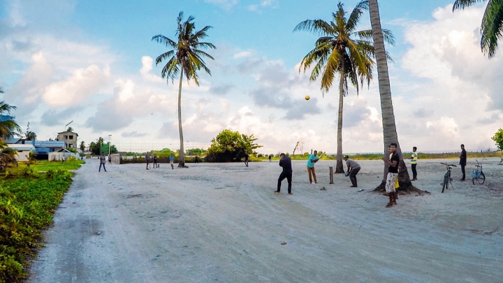 馬爾地夫居民島當地生活與絕美夕陽！5分鐘帶你環島居民島Maafushi (下集)｜馬爾地夫 EP 9｜居民島｜旅行，路上。