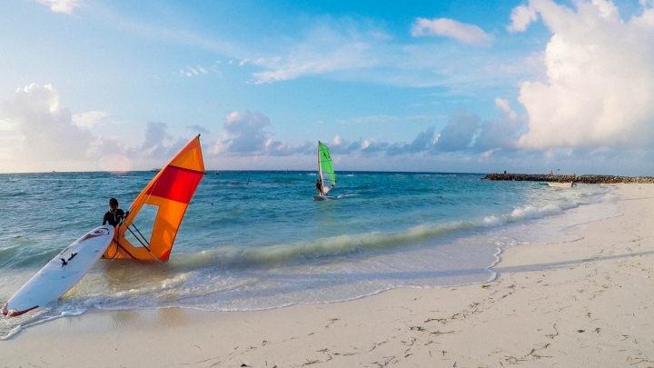 馬爾地夫居民島當地生活與絕美夕陽！5分鐘帶你環島居民島Maafushi (下集)｜馬爾地夫 EP 9｜居民島｜旅行，路上。