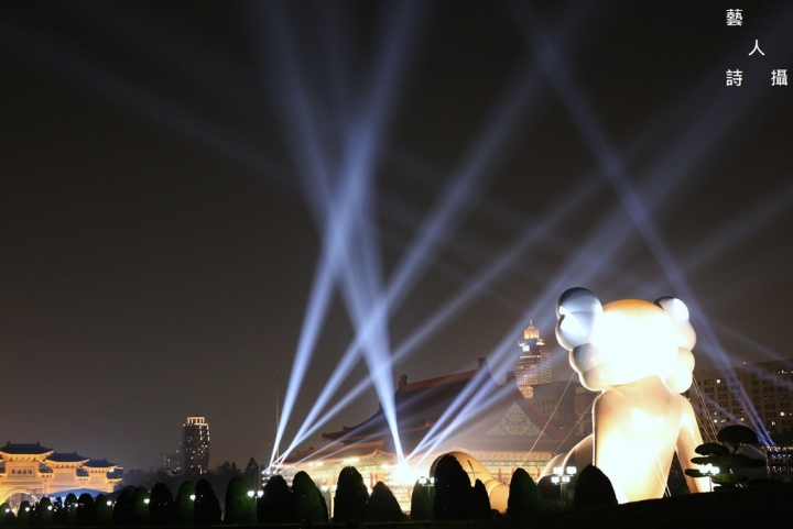 2019中正紀念堂很XX《 KAWS:HOLIDAY.Taipei 》