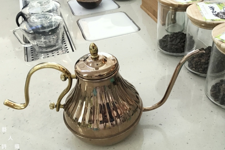 台中大坑《D.M Cafe手沖咖啡·現磨鮮萃茶.大坑店》