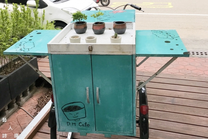 台中大坑《D.M Cafe手沖咖啡·現磨鮮萃茶.大坑店》