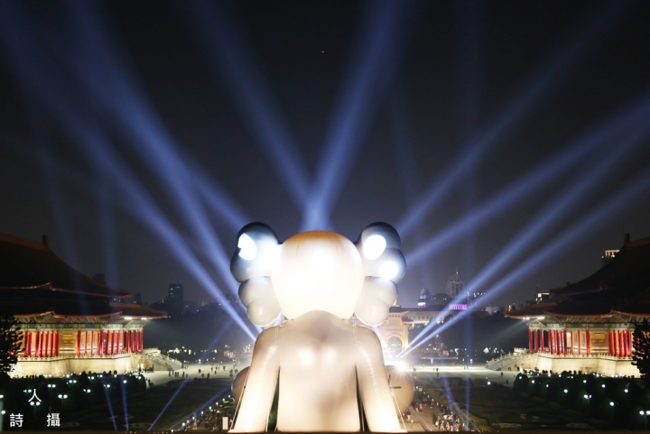 2019中正紀念堂很XX《 KAWS:HOLIDAY.Taipei 》