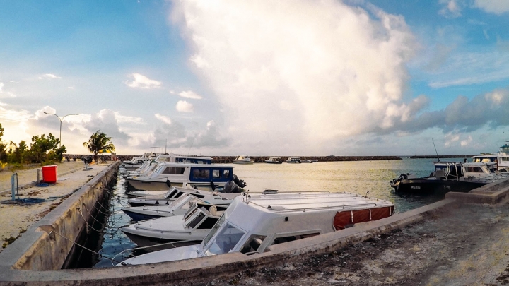 馬爾地夫居民島當地生活與絕美夕陽！5分鐘帶你環島居民島Maafushi (下集)｜馬爾地夫 EP 9｜居民島｜旅行，路上。