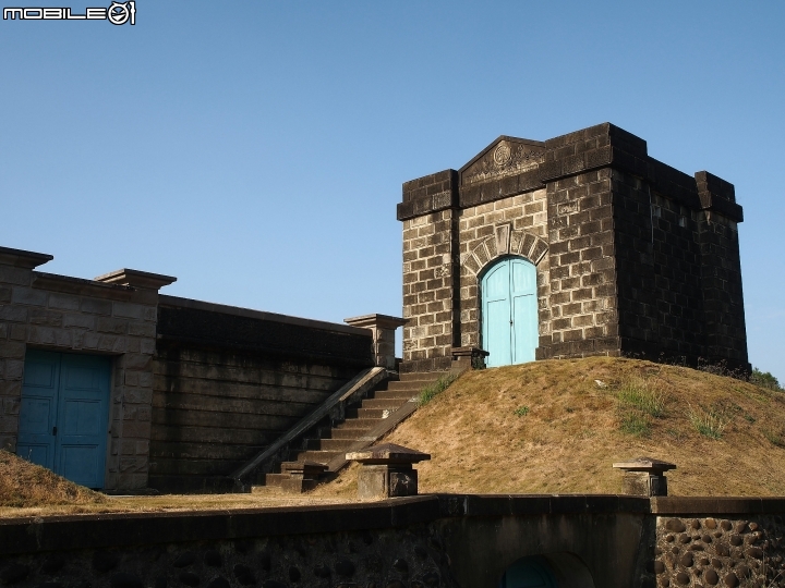 臺南 山上 原臺南水道淨水池區 — 宛如天空之城、異國神殿的超大型石塊堆疊建築