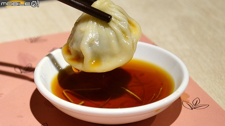 黃金烏龍清香典雅，金品茶語時尚創新