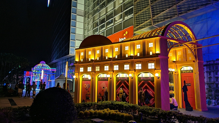 大年初一夢時代廣場U11隨手自動手持夜拍無修直出