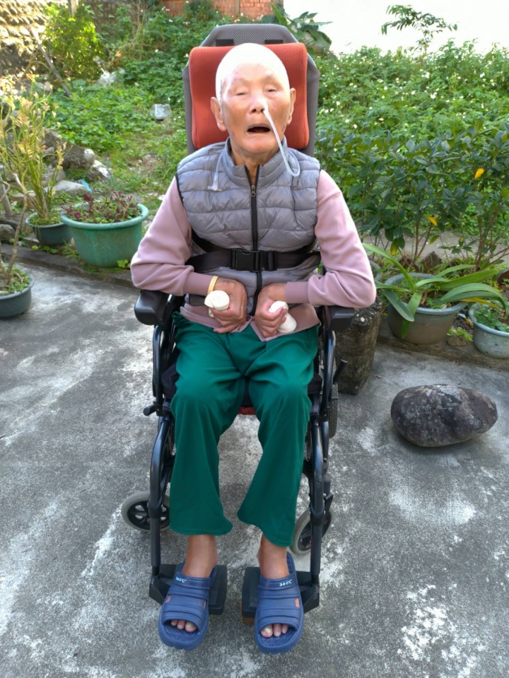 懇請大家幫忙修除外公的鼻胃管