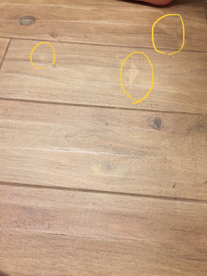 有關木紋磚水痕問題